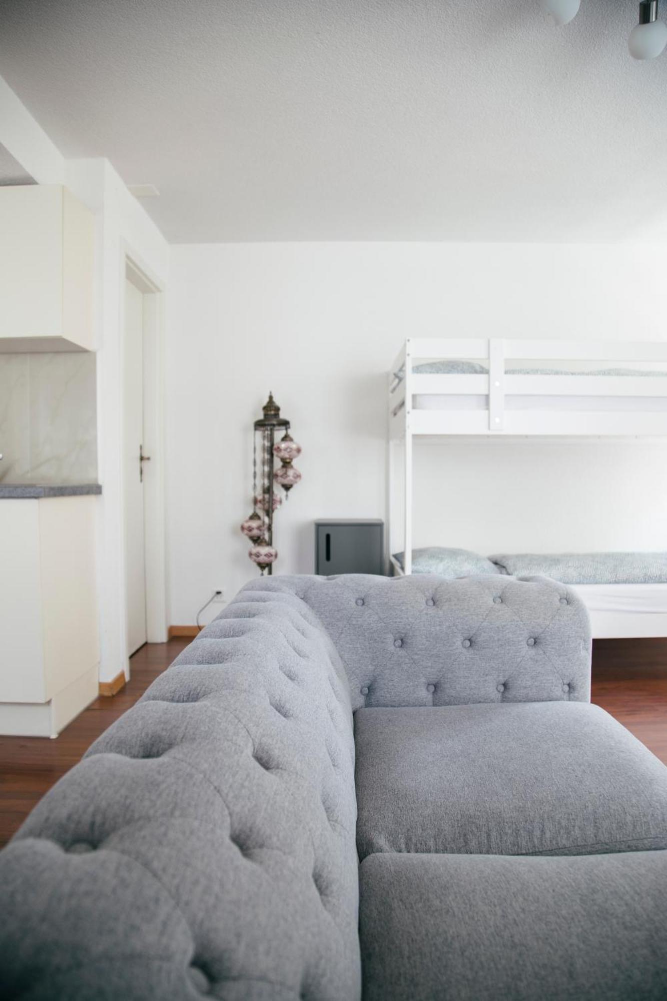 Nimbuzzz Apartments Unterseen Room photo